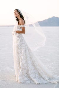 Beautiful bride wearing Oscar De Lorenta wedding dress at Salt Flats in SLC, UT